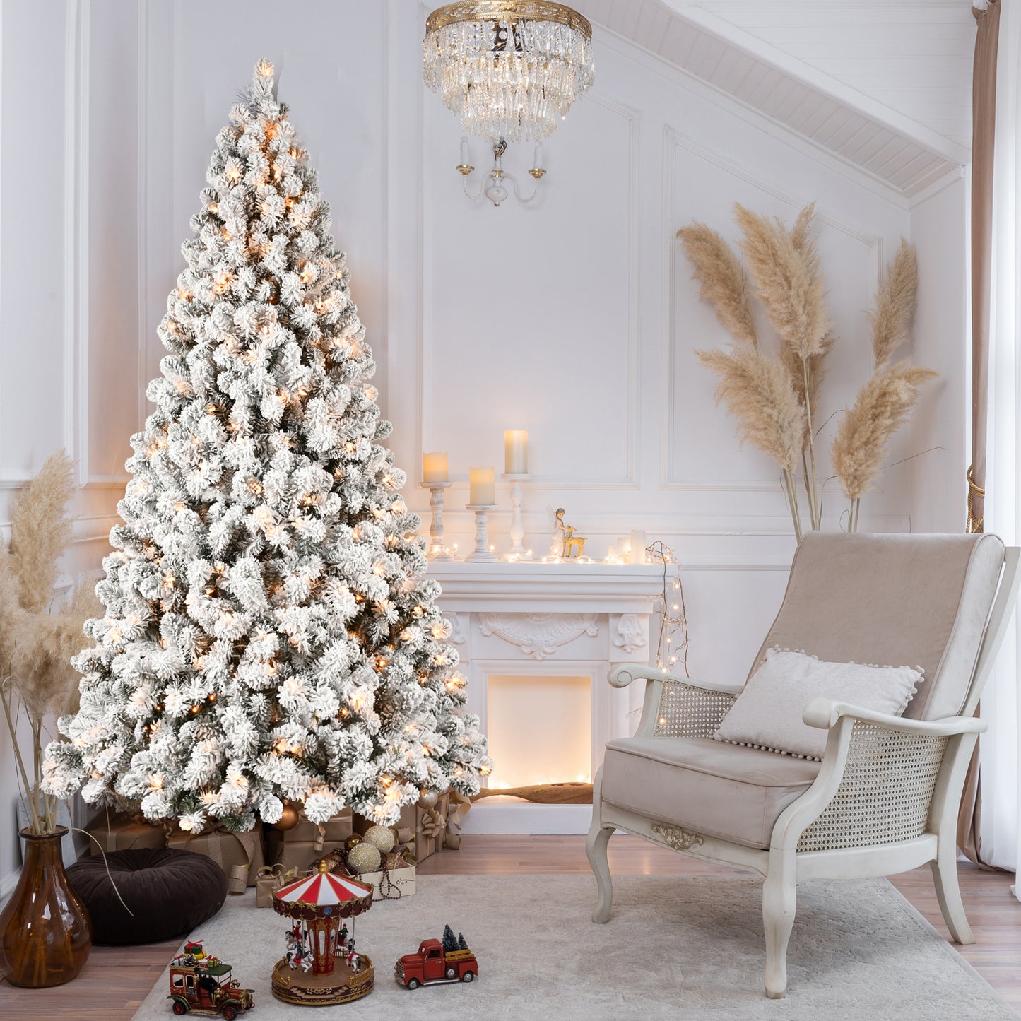 Stunning White Christmas Tree – Perfect for a Winter Wonderland!"